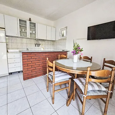 Pazanin-2 By Interhome * Vinišće