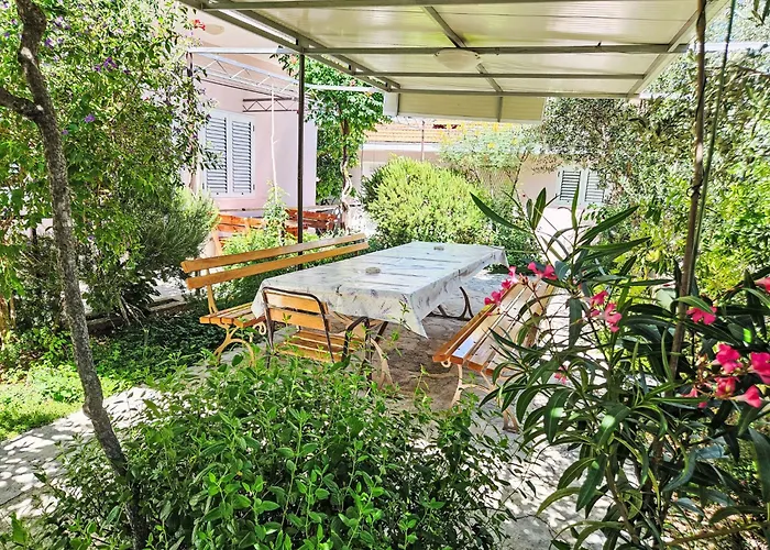 Pazanin-2 By Interhome * Vinišće